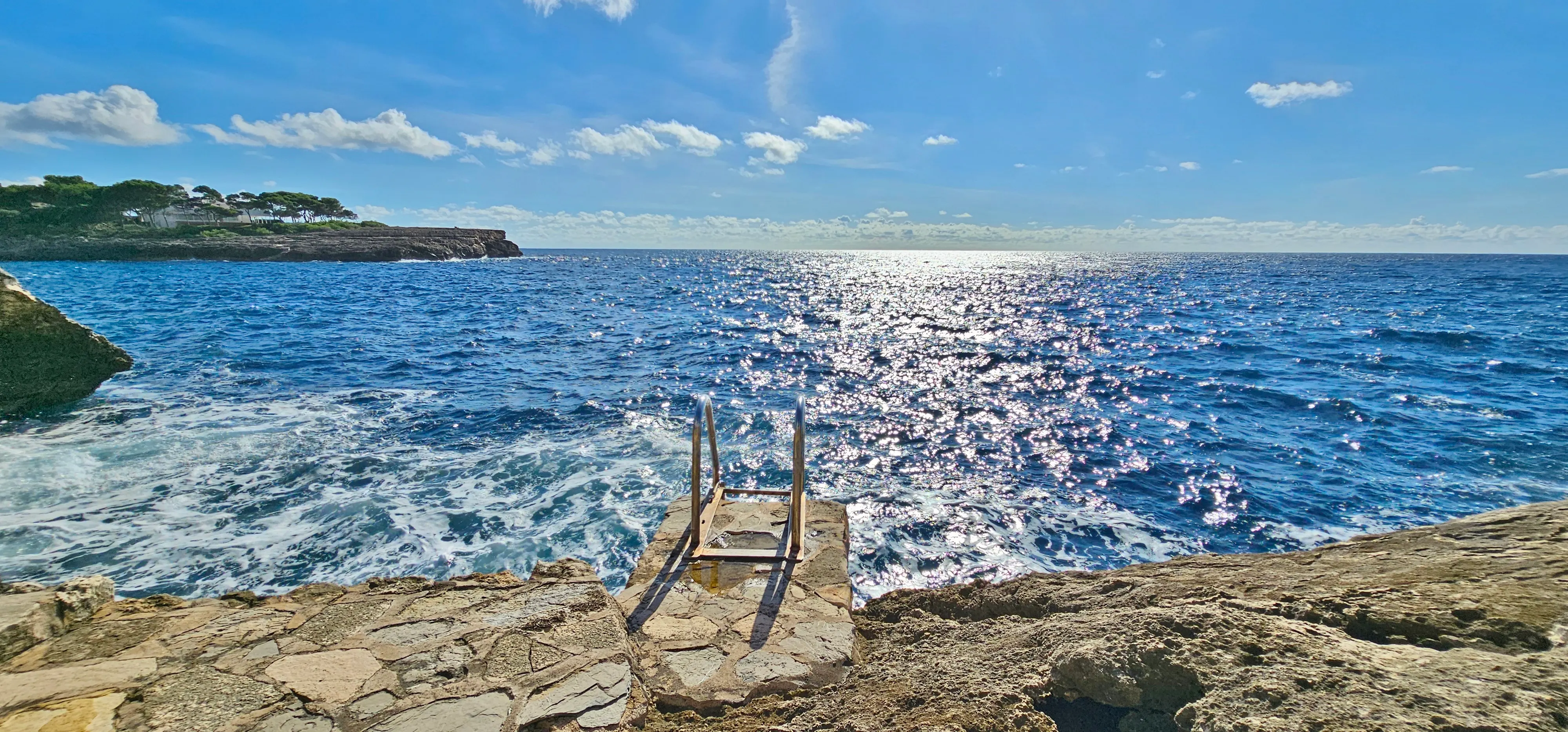 Lujosa Villa en Primera Línea de Mar con Acceso al Mar en Porto Petro, Mallorca