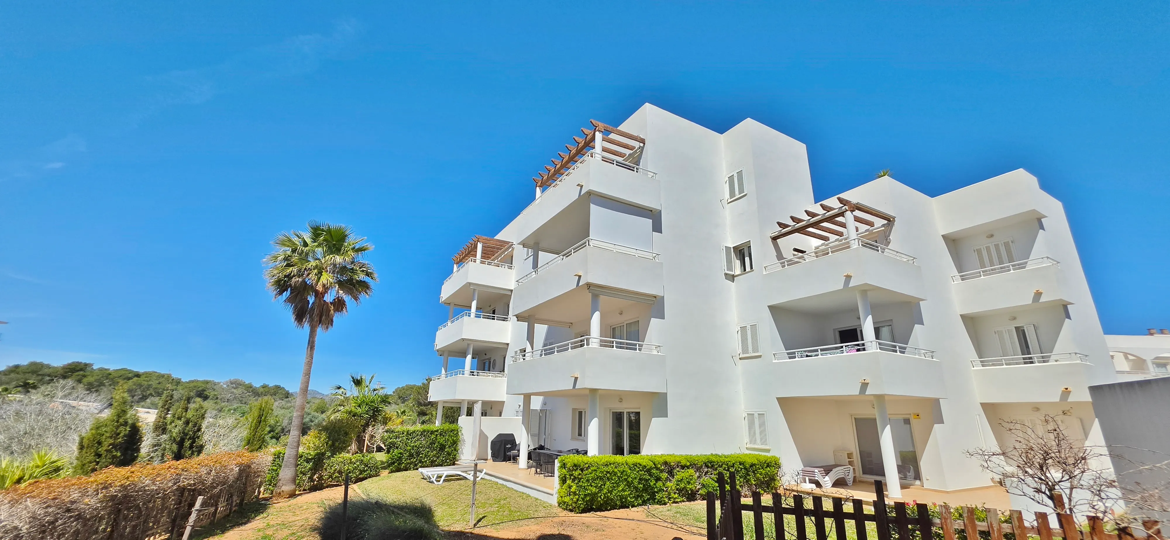 Apartamento de 2 Dormitorios Bien Conservado – Complejo El Puerto II,